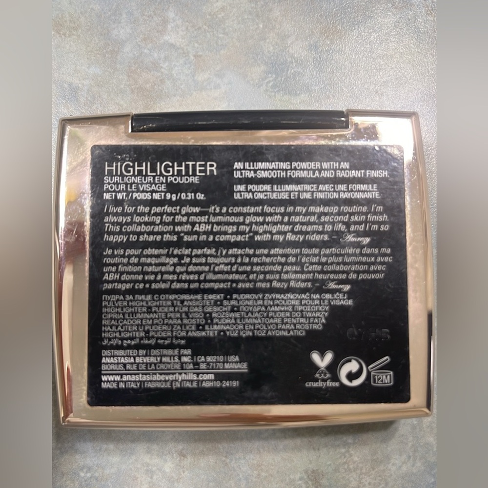 Anastasia Beverly Hills Amrezy Highlighter - light brilliant gold - Picture 11 of 11